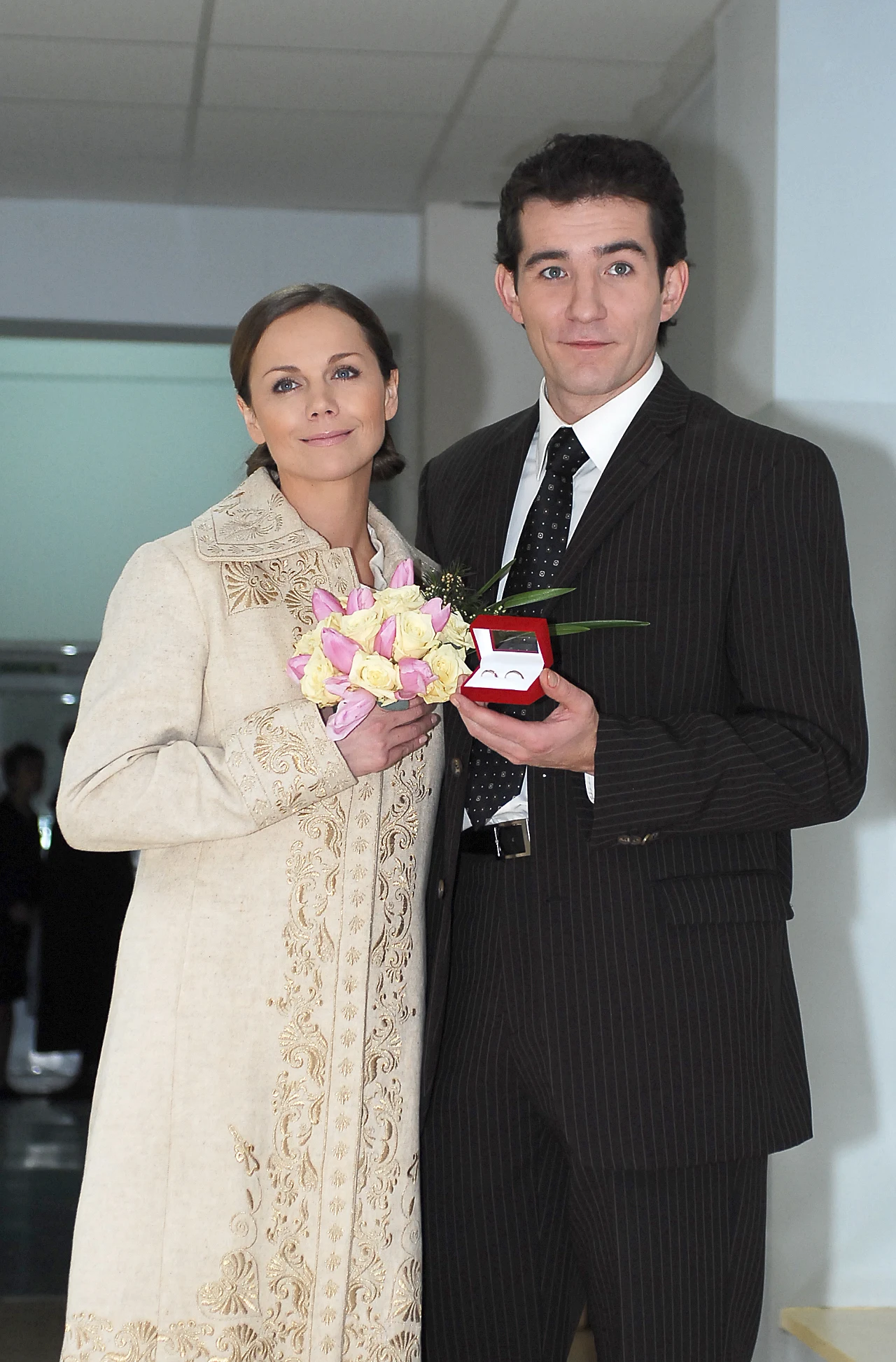 Monika Krzywkowska z Przemysławem Sadowskim na planie serialu "Samo życie" Monika Krzywkowska z Przemysławem Sadowskim na planie serialu "Samo życie"