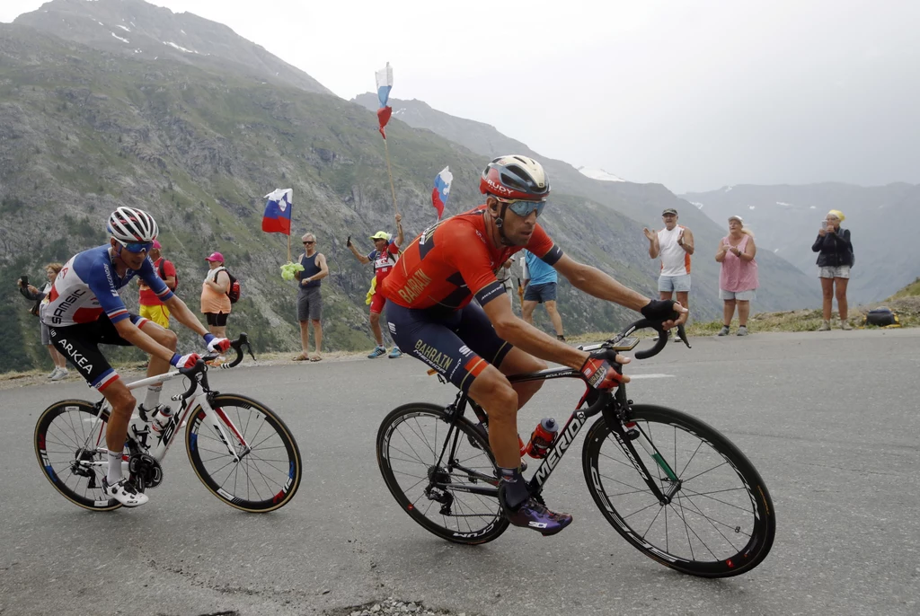 Vincenzo Nibali (z prawej) i Warren Barguil na trasie Vincenzo Nibali (z prawej) i Warren Barguil na trasie