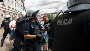 Po zajściach w Białymstoku policja zidentyfikowała już 118 osób