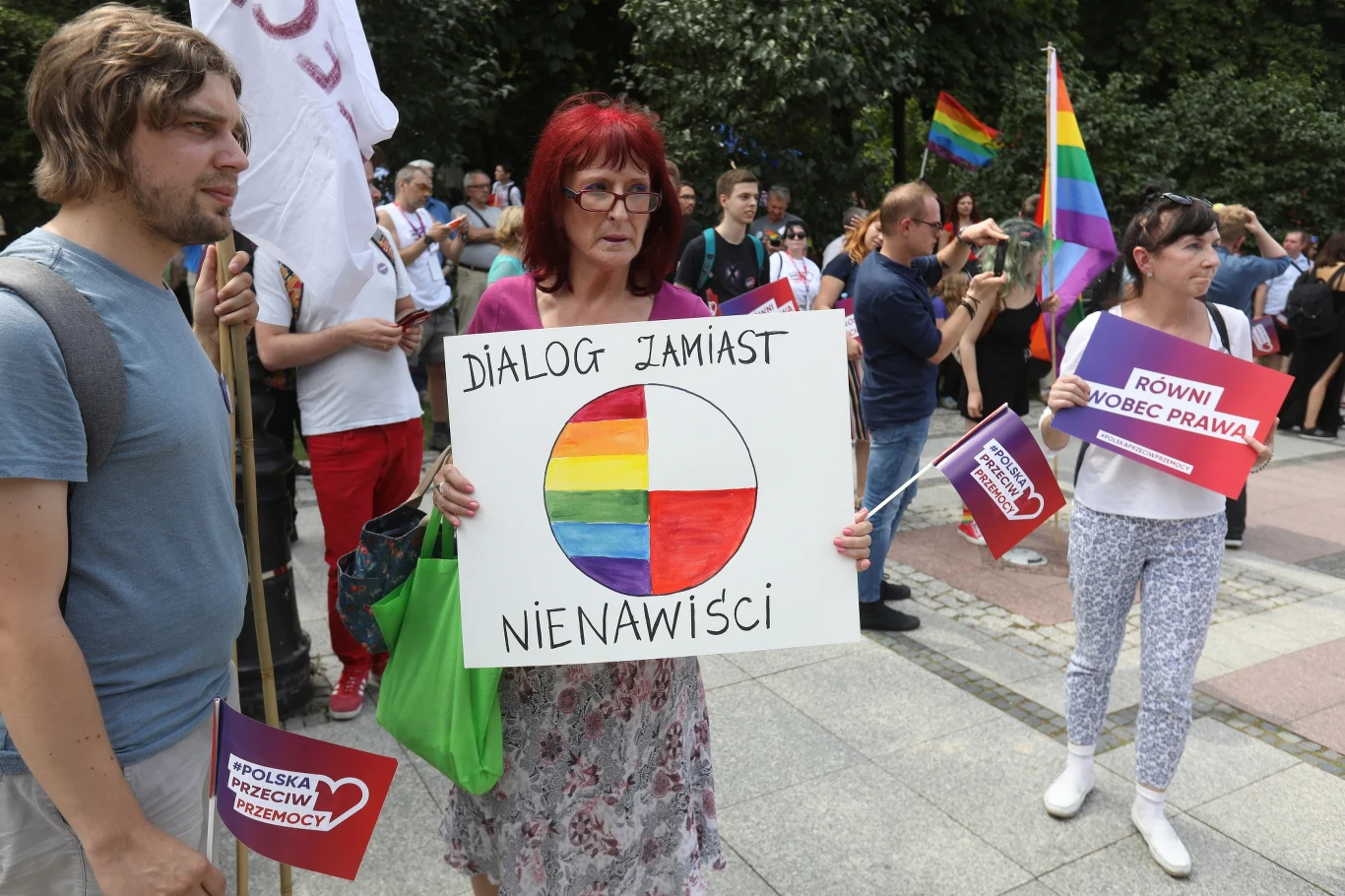Uczestnicy manifestacji na ulicach Białegostoku. (Tekst za PAP)