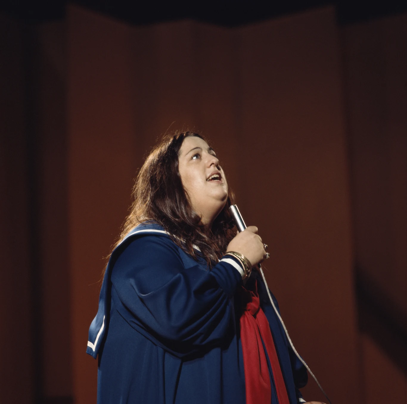 Przyczyną śmierci był atak serca, choć pojawiły się również doniesienia, że Cass Elliot zadławiła się kanapką z szynką. Te rewelacje miały oparcie w informacjach uzyskanych przez prasę od policjantów, którzy poinformowali o znalezieniu przy łóżku zmarłej niedojedzonego sandwicha. Jak to bywa w przypadku tego typu sensacji, tabloidowa wersja o zadławieniu się kanapką zaczęła żyć własnym życiem, pomimo ujawnienia oficjalnej przyczyny śmierci.