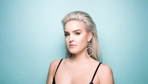 Anne-Marie dała koncert w hotelowym pokoju 