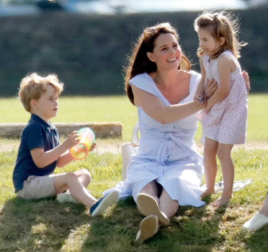 Księżna Kate z Georgem i Charlotte Księżna Kate z Georgem i Charlotte