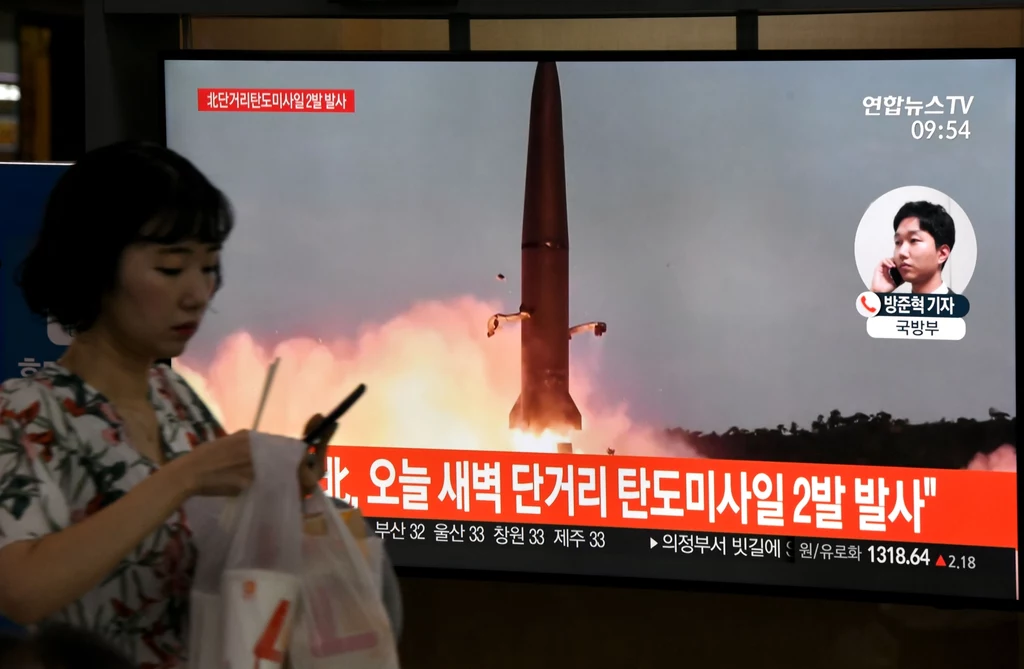 Telewizyjna relacja z wystrzelenia przez Koreę Północną rakiety krótkiego zasięgu, zdj. ilustracyjne Telewizyjna relacja z wystrzelenia przez Koreę Północną rakiety krótkiego zasięgu, zdj. ilustracyjne