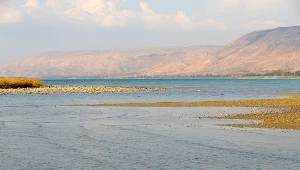 Jezioro Tyberiadzkie nazywane jeziorem Genezaret albo Jeziorem Galilejskim