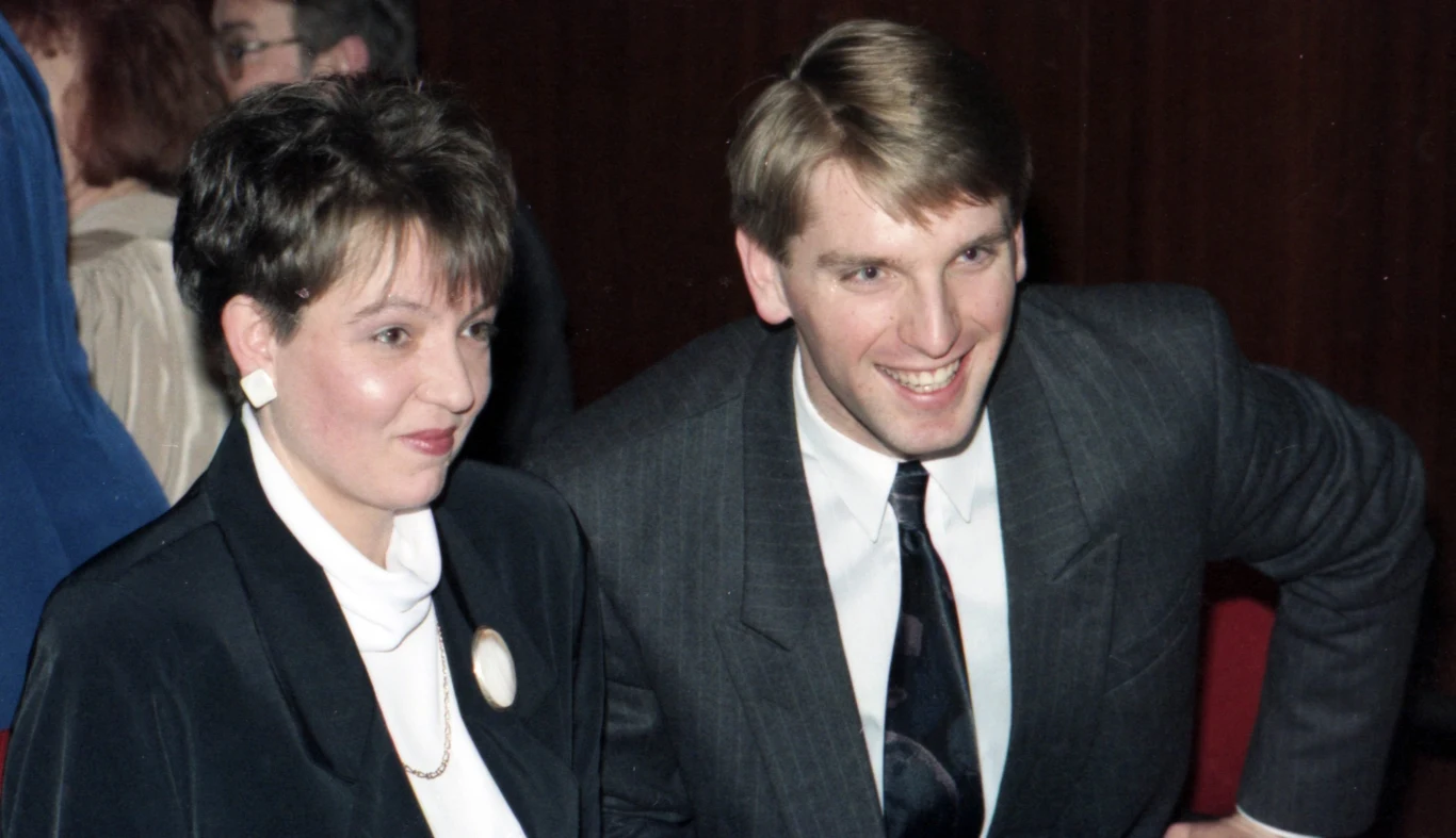 Do telewizji na Woronicza ściągnął ją Karol Sawicki, słynny łowca kobiecych talentów. Otrzymała wiele nagród. Wielokrotnie była laureatką Telekamer i Wiktorów. A w rankingu na osobowość telewizyjną zajęła drugie miejsce, po Grażynie Torbickiej.
Na zdjęciu z Tomaszem Lisem na rozdaniu Wiktorów w 2001 roku.