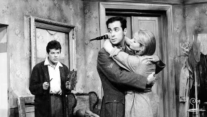 Zbigniew Cybulski, Elżbieta Czyżewska i Antonio Cifariello w filmie "Giuseppe w Warszawie"