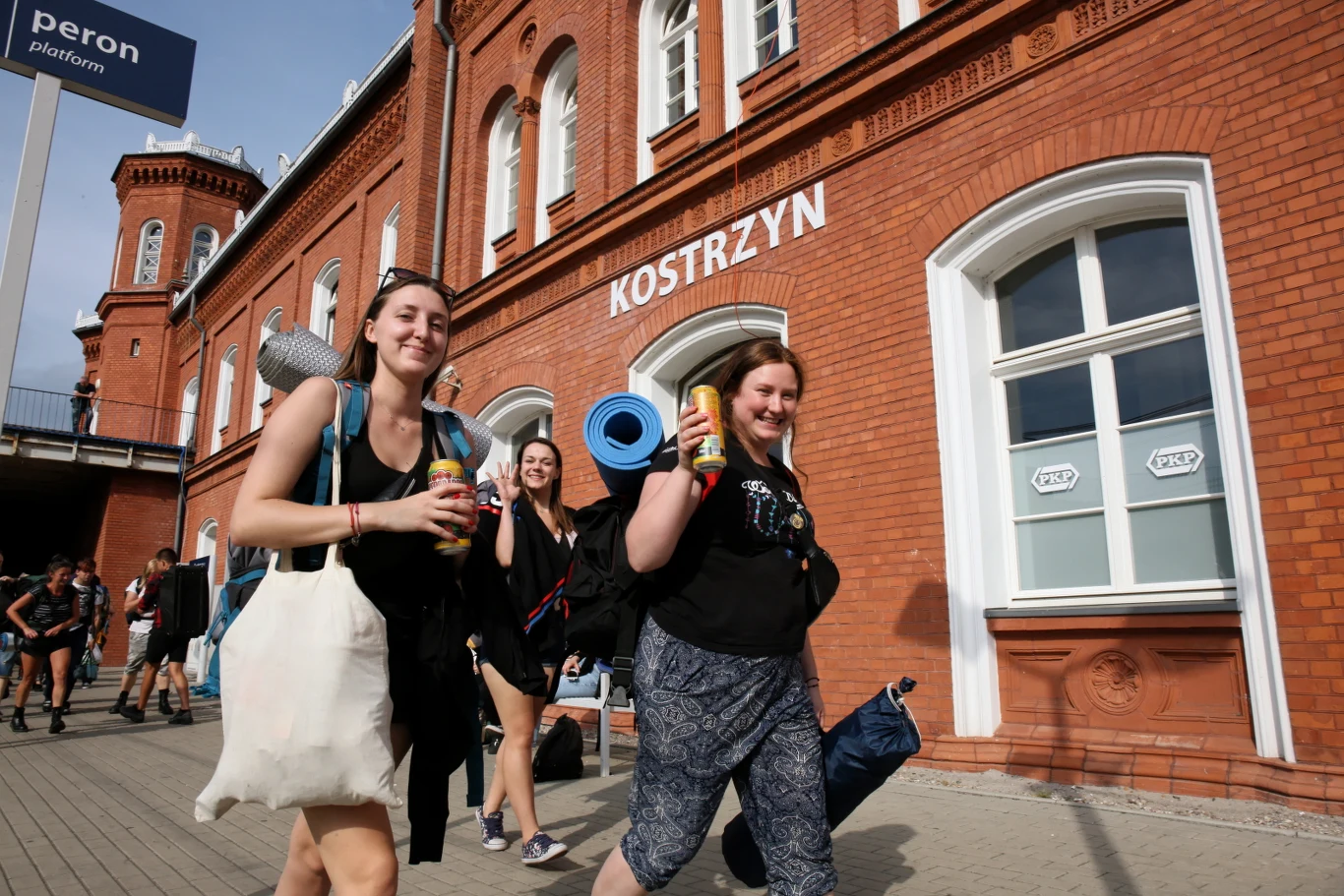 Uczestnicy Pol'and'Rock Festival dojeżdżają do Kostrzyna nad Odrą