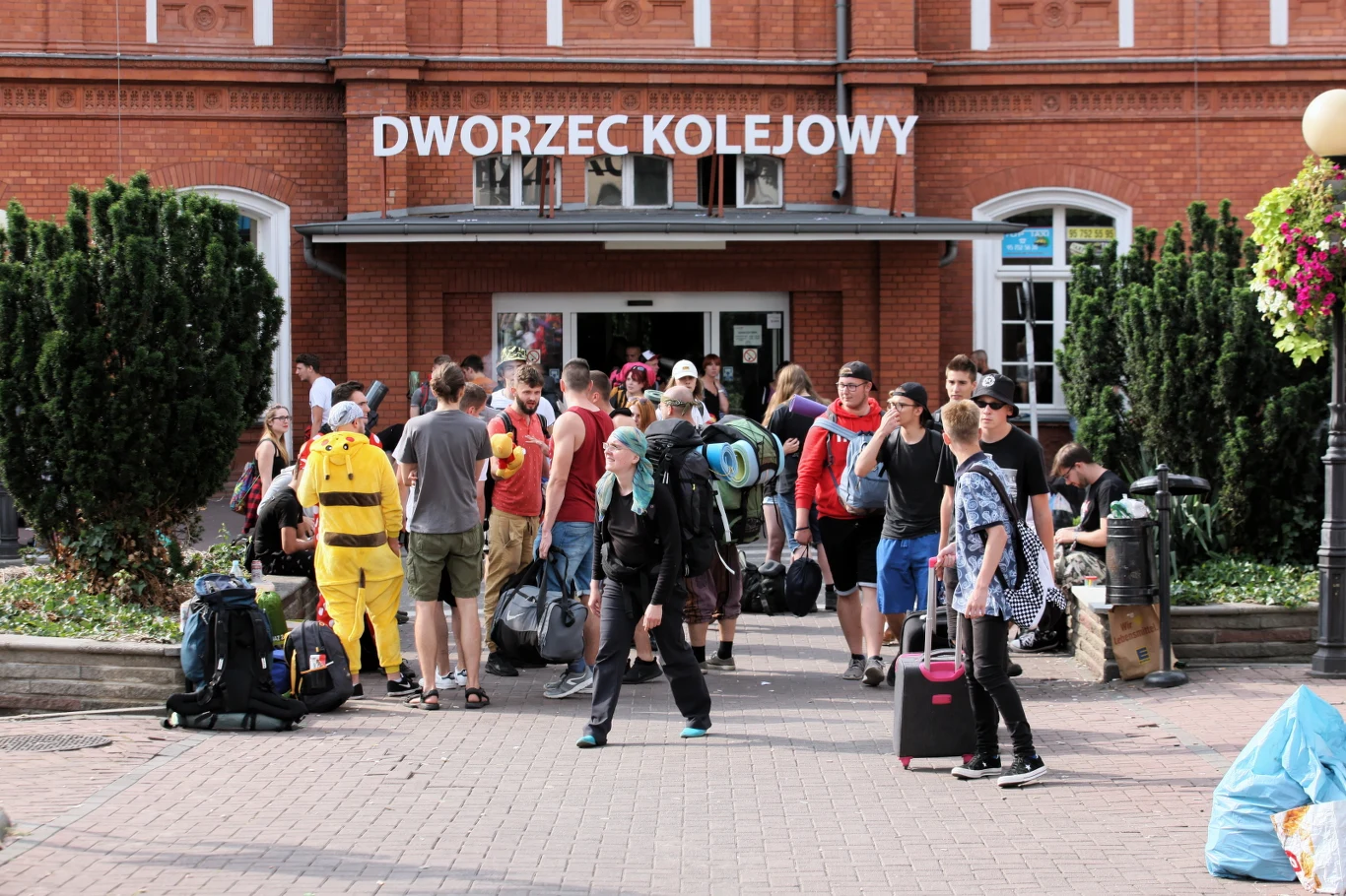 Uczestnicy Pol'and'Rock Festival dojeżdżają do Kostrzyna nad Odrą