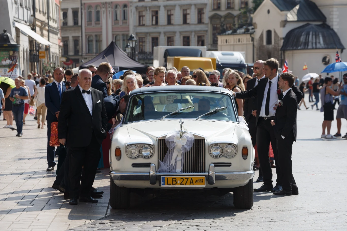 Sceny do filmu "Mayday" kręcone pod Bazyliką Mariacką w Krakowie Sceny do filmu "Mayday" kręcone pod Bazyliką Mariacką w Krakowie