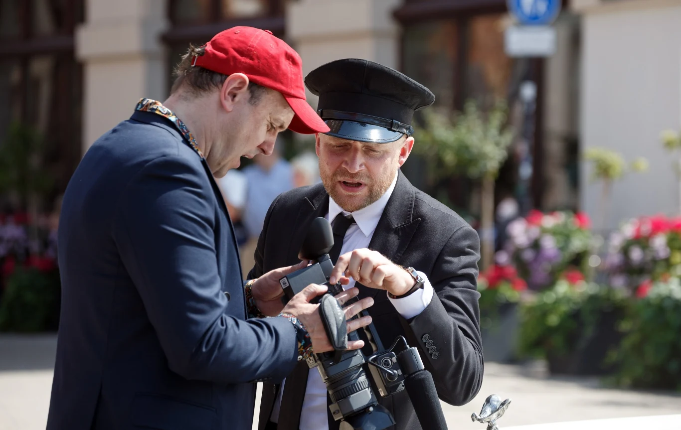 Adam Woronowicz i Piotr Adamczyk na planie filmu "Mayday" Adam Woronowicz i Piotr Adamczyk na planie filmu "Mayday"