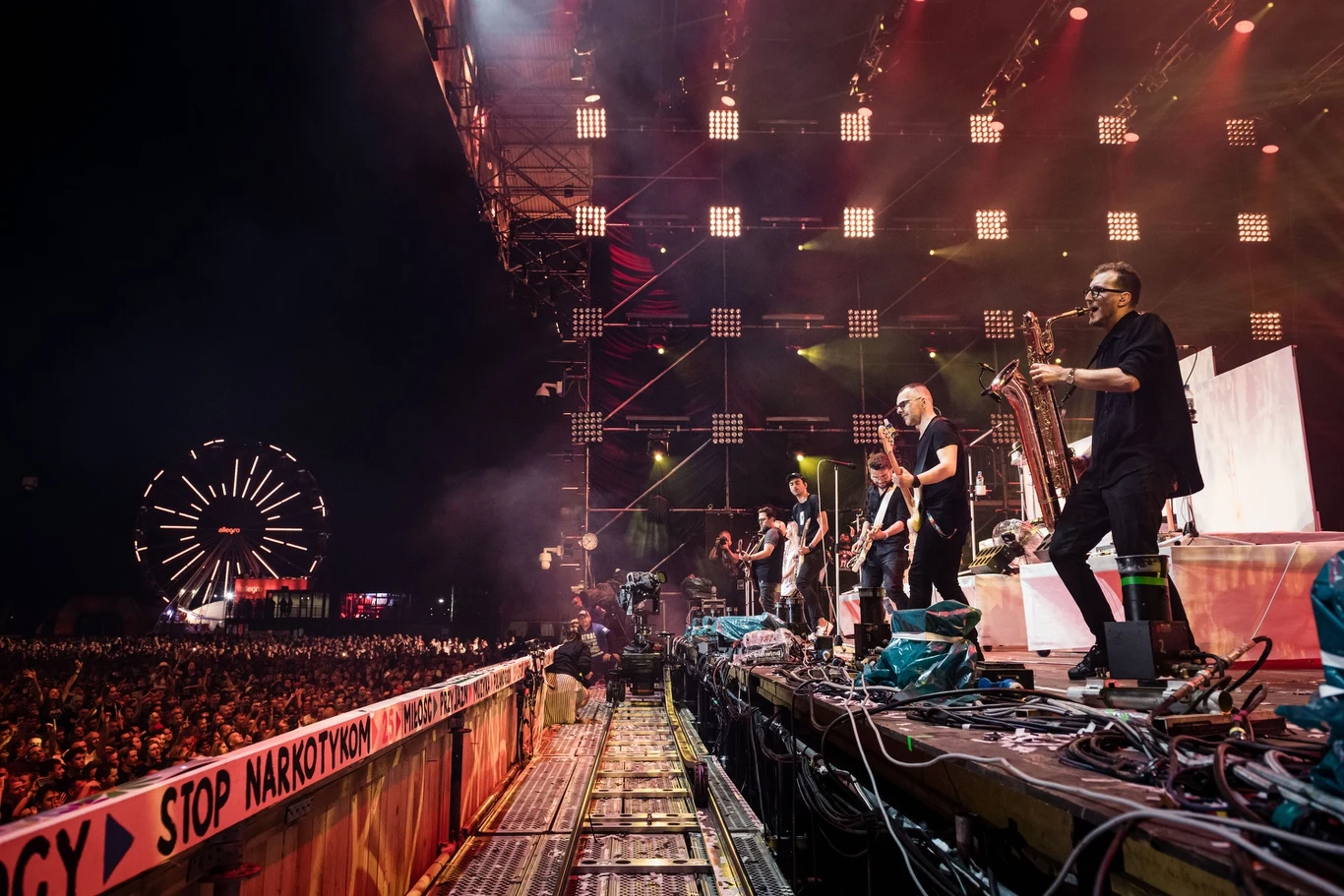 Zobacz zdjęcia z koncertu grupy happysad na Dużej Scenie Pol'and'Rock Festival 2019 Zobacz zdjęcia z koncertu grupy happysad na Dużej Scenie Pol'and'Rock Festival 2019