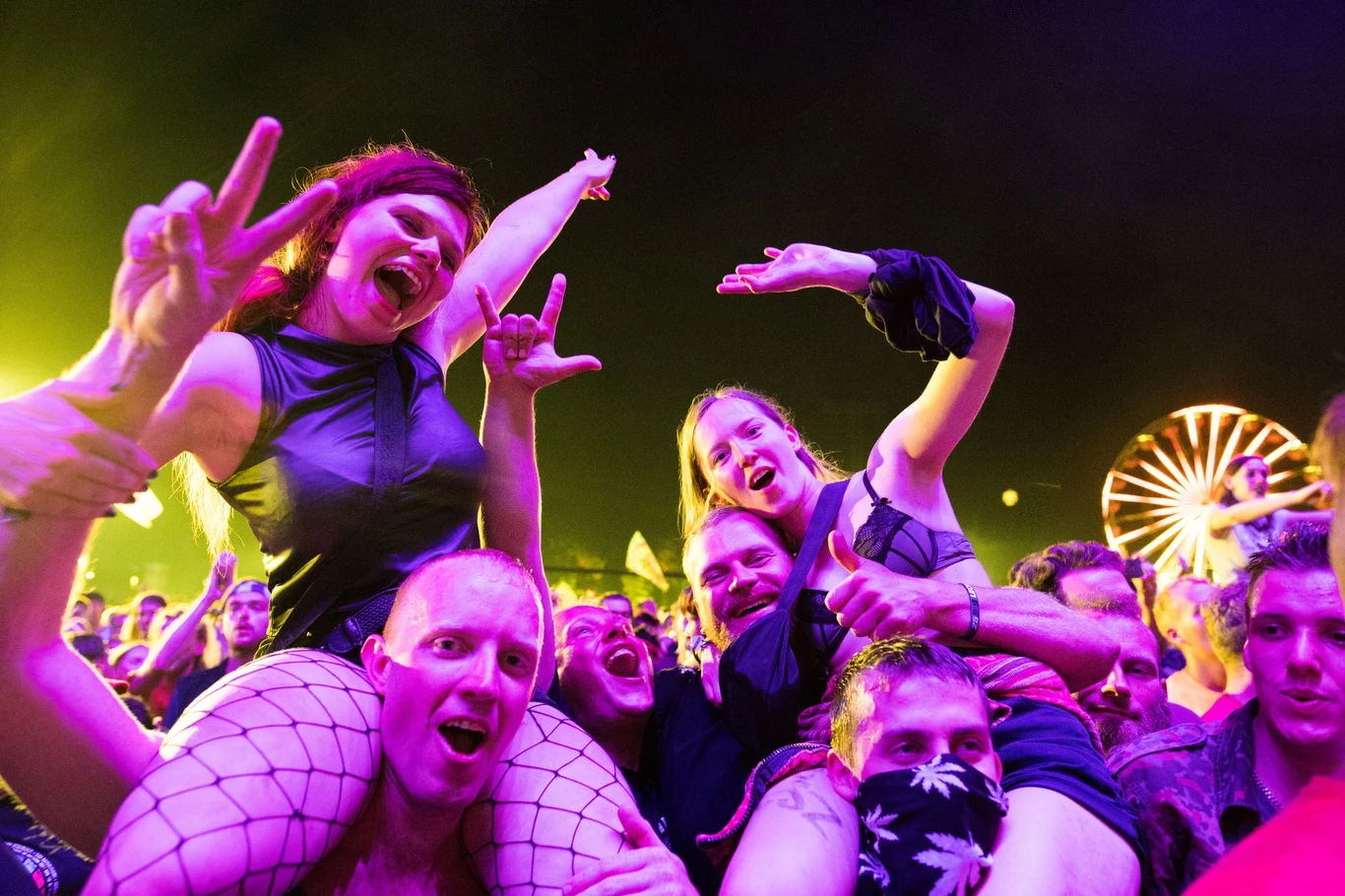 Zobacz zdjęcia z koncertu grupy happysad na Dużej Scenie Pol'and'Rock Festival 2019 Zobacz zdjęcia z koncertu grupy happysad na Dużej Scenie Pol'and'Rock Festival 2019