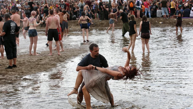 Zobacz, jak wyglądają błotne kąpiele podczas drugiego dnia Pol'and'Rock Festival (2 sierpnia 2019 r.)