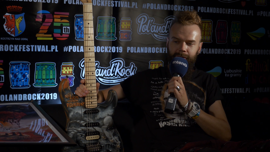 Szymon Chwalisz i jego gitara przygotowana na Pol'and'Rock Festival 2019