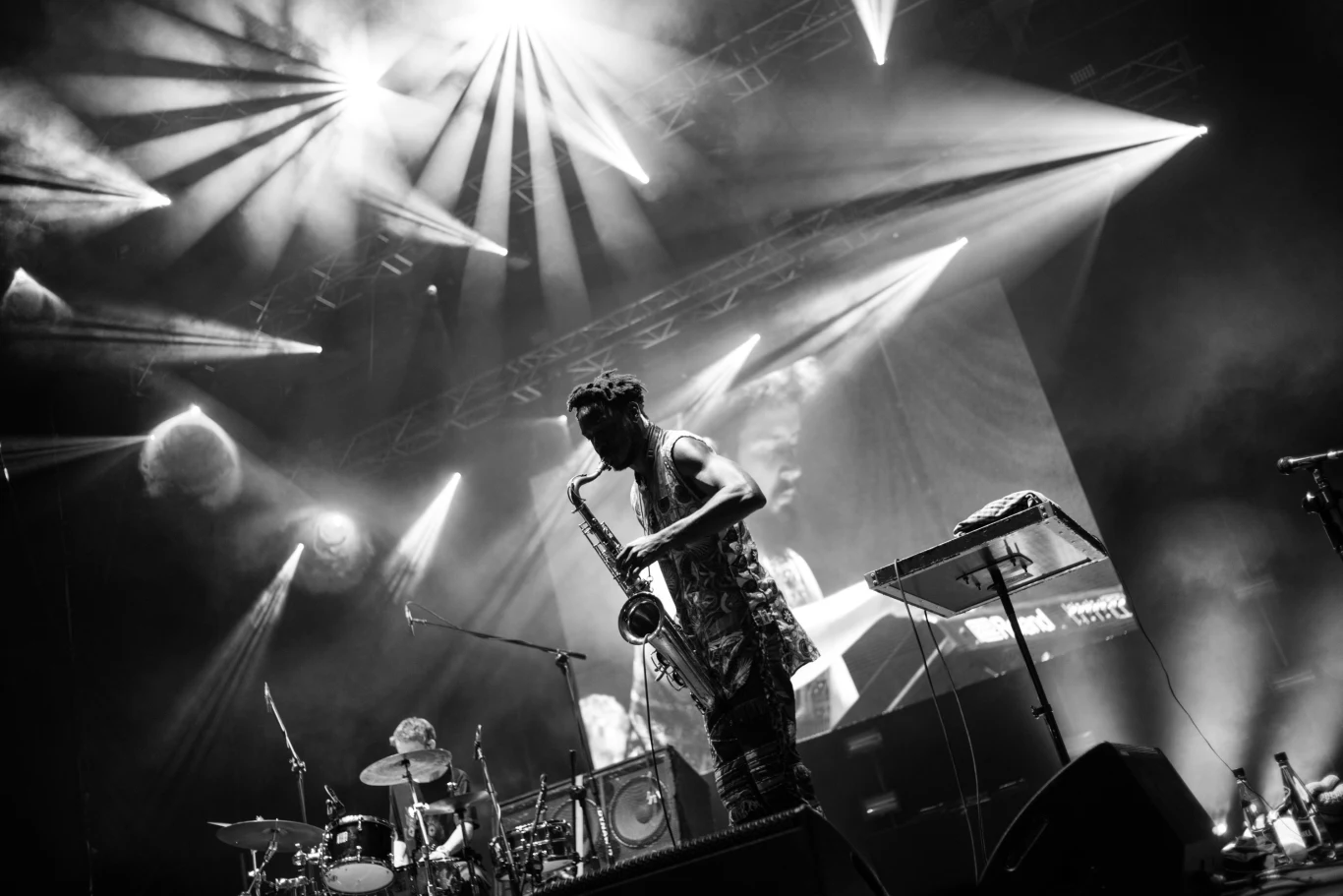 The Comet is Cominf z liderem - Shabaką Hutchingsem.