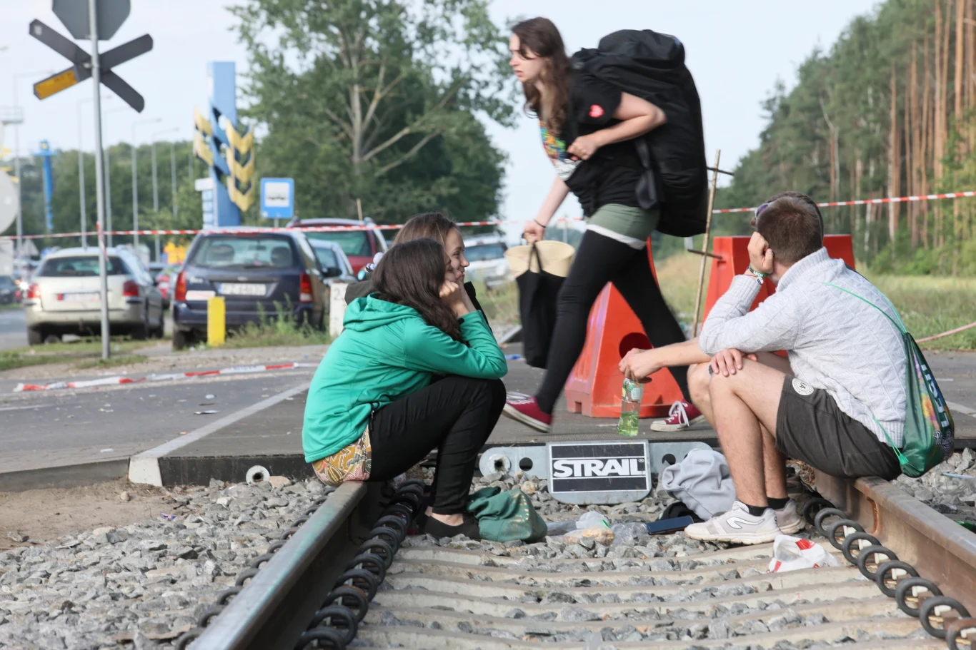 Tysiące woodstockowiczów opuszczają Kostrzyn nad Odrą po zakończeniu Pol'and'Rock Festival 2019