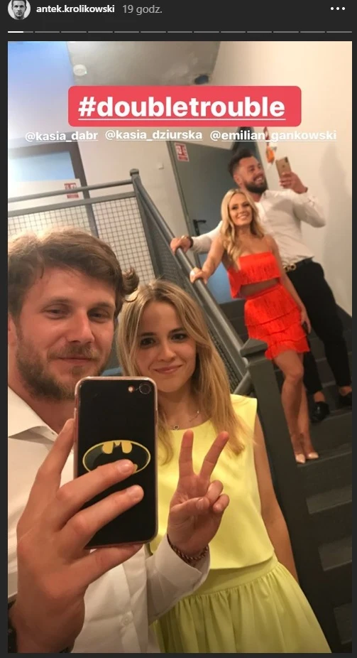 Antek Królikowski z dziewczyną Kasią na ślubie Antka Smykiewicza