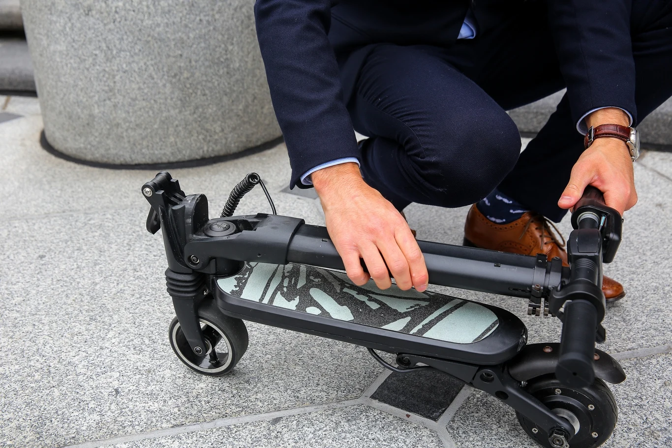 Złożenie hulajnogi zajmuje dosłownie kilka sekund