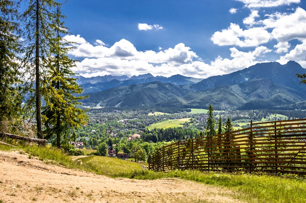 Zakopane to największa zarazem i najbardziej popularna miejscowość w otoczeniu Tatr