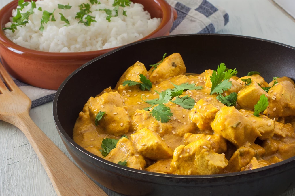 Curry najlepiej smakuje z ugotowanym na sypko ryżem basmati