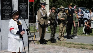 Uczestniczka Powstania Warszawskiego Lidia Markiewicz-Ziental przemawia przy ul. Anielewicza w Warszawie podczas uroczystości rocznicy zdobycia przez Batalion "Zośka" obozu Gęsiówka, w ramach trwających w stolicy obchodów 75. rocznicy Powstania Warszawskiego