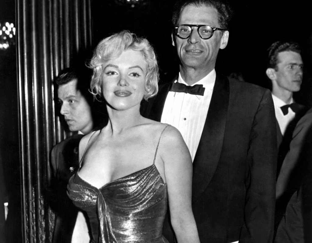 Według drugiego męża Marilyn, Arthura Millera, stała się "najbardziej kobiecą kobietą", jaką można sobie wyobrazić