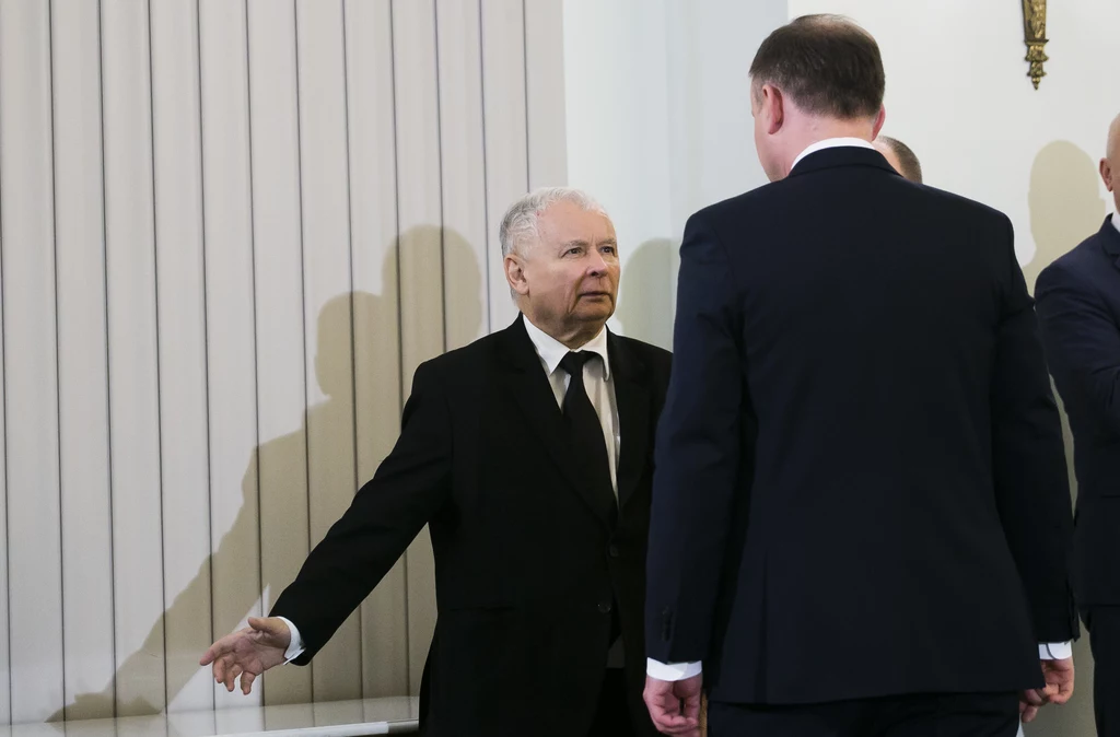 Andrzej Duda i Jarosław Kaczyński podczas uroczystości w Pałacu Prezydenckim, grudzień 2017 r., zdjęcie ilustracyjne Andrzej Duda i Jarosław Kaczyński podczas uroczystości w Pałacu Prezydenckim, grudzień 2017 r., zdjęcie ilustracyjne