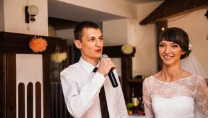 ​Czego osoby wznoszące toasty i wygłaszające przemowy weselne powinny unikać