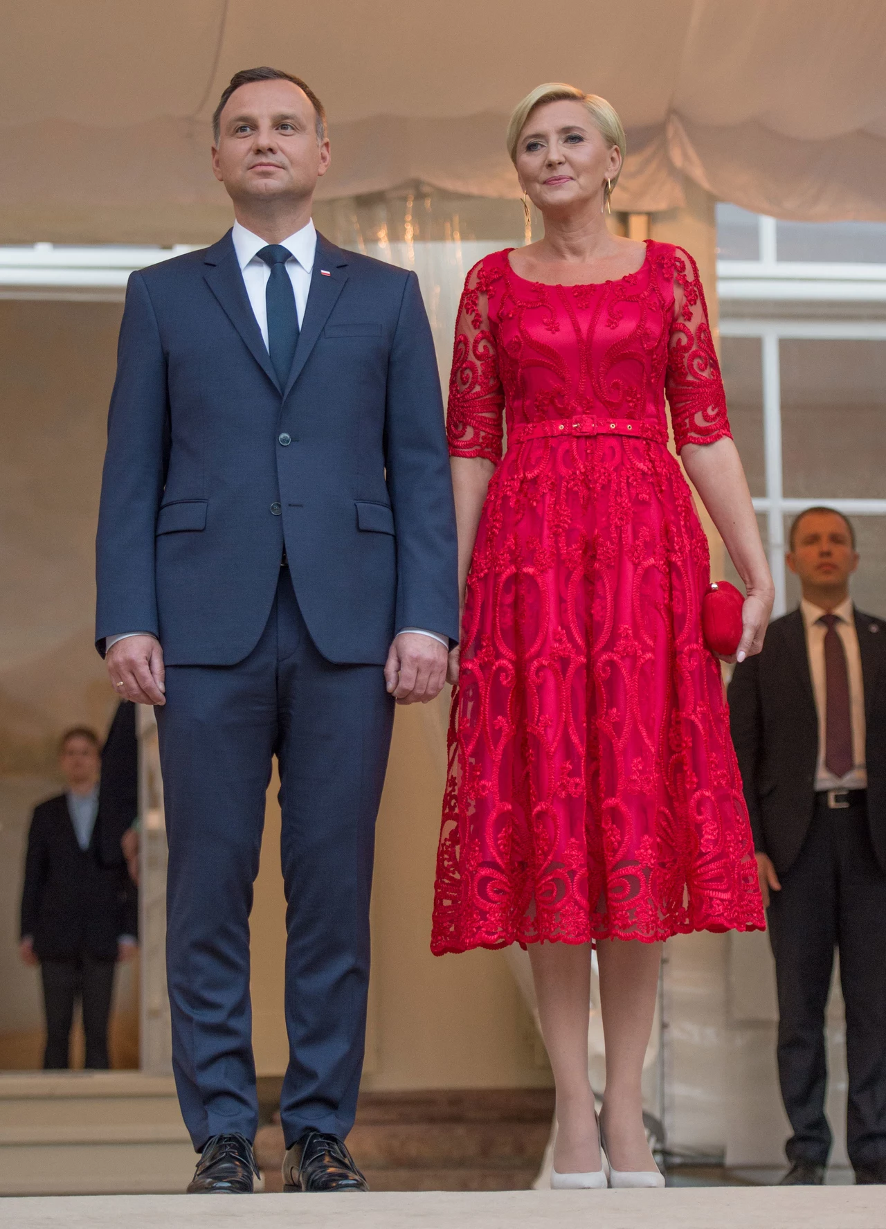 W koronkowej stylizacji pierwsza dama prezentowała się szykownie. Andrzej Duda i Agata Kornhauser-Duda W koronkowej stylizacji pierwsza dama prezentowała się szykownie. Andrzej Duda i Agata Kornhauser-Duda