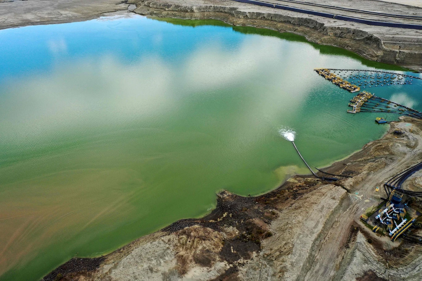 469 z nich jest już nieaktywnych, a 170 opuszczonych.