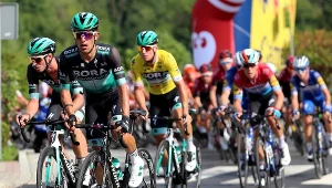  Rafał Majka (2L) i Niemiec Pascal Ackermann (3L) z grupy Bora-Hansgrohe na trasie 5. etapu kolarskiego wyścigu 76. Tour de Pologne UCI World Tour, z Wieliczki do Bielska-Białej,