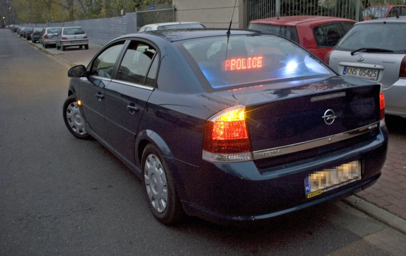 Samochód, w którym otworzyła się maska, pochodził z 2005 roku. Był to więc najpewniej Opel Vectra C / fot. ilustracyjne Samochód, w którym otworzyła się maska, pochodził z 2005 roku. Był to więc najpewniej Opel Vectra C / fot. ilustracyjne
