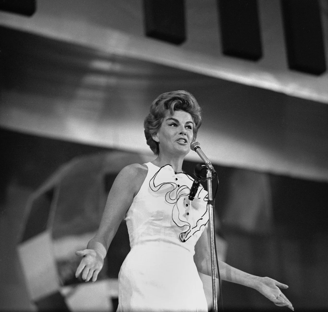 Maria Koterbska podczas III Międzynarodowego Festiwalu w Sopocie, rok 1963 Maria Koterbska podczas III Międzynarodowego Festiwalu w Sopocie, rok 1963