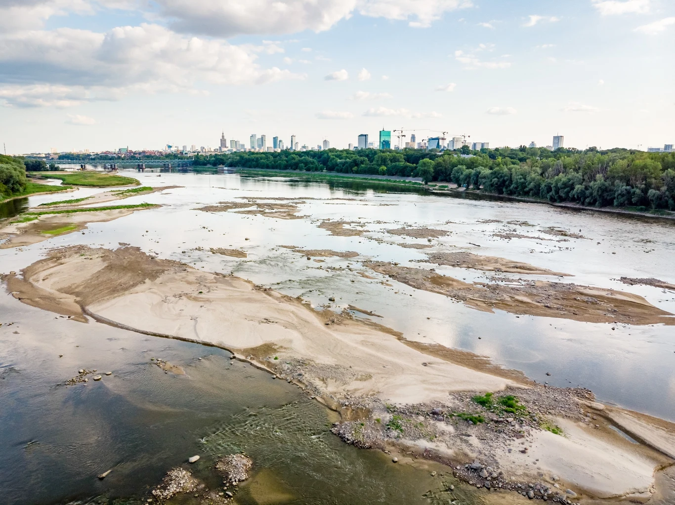 Niski poziom wody w Wiśle w Warszawie, lipiec 2019 Niski poziom wody w Wiśle w Warszawie, lipiec 2019