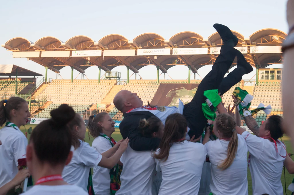 Piotr Mazurkiewicz i zawodniczki Górnika Łęczna Piotr Mazurkiewicz i zawodniczki Górnika Łęczna