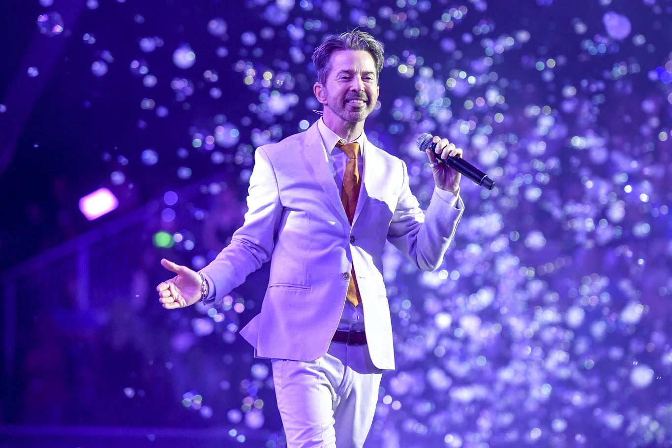 Kolejne single przechodziły całkiem niezauważone, do tego stopnia, że w drugiej połowie lat 80. o Limahlu przypomniały brukowce, publikując zdjęcia wokalisty opuszczającego pośredniak. W tekście można było przeczytać o tym, jak upada niegdyś potężny gwiazdor.