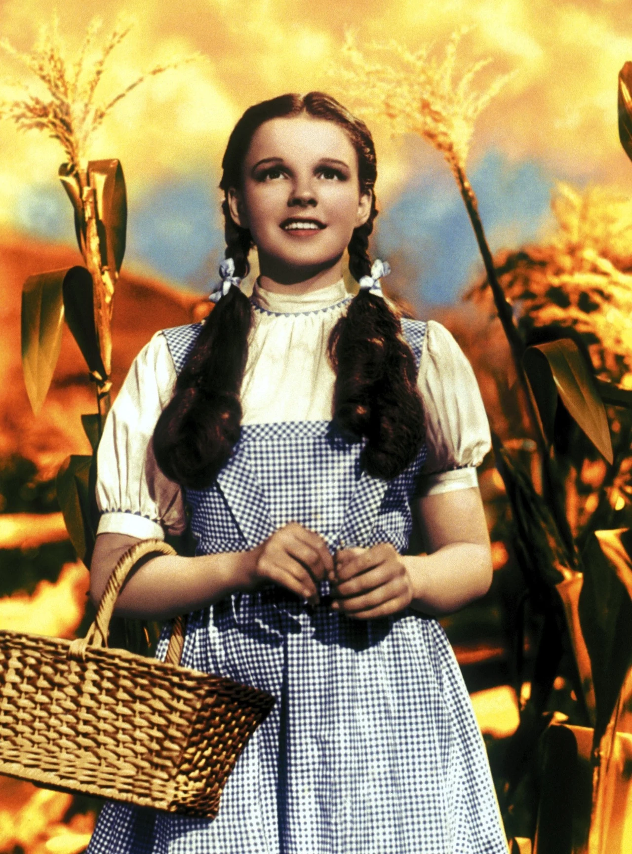 Niestety sam film nie przyniósł szczęścia Judy Garland. Bardzo szybko przestała być Dorotką i zamieniła się w samotną ofiarę własnej legendy. Piękna, utalentowana, ale nieszczęśliwa i uzależniona aktorka przedawkowała narkotyki w 1969 roku. Miała wówczas zaledwie 47 lat. 