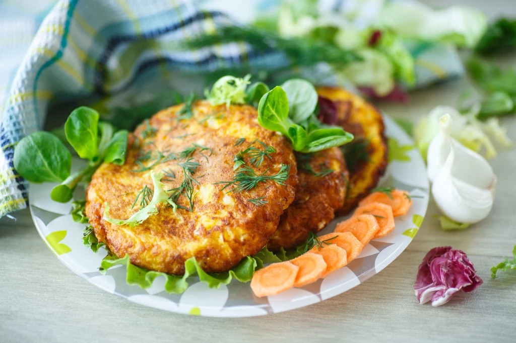 Podobnie przyrządzisz seler. Ugotuj go wcześniej z algami nori (do sushi) i owiń nimi przed smażeniem, a będzie smakować jak ryba.