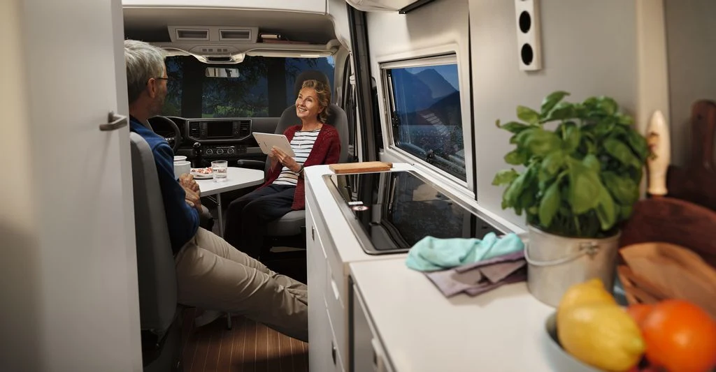 Miłośnicy caravaningu często są gotowi do pomocy i mili Miłośnicy caravaningu często są gotowi do pomocy i mili