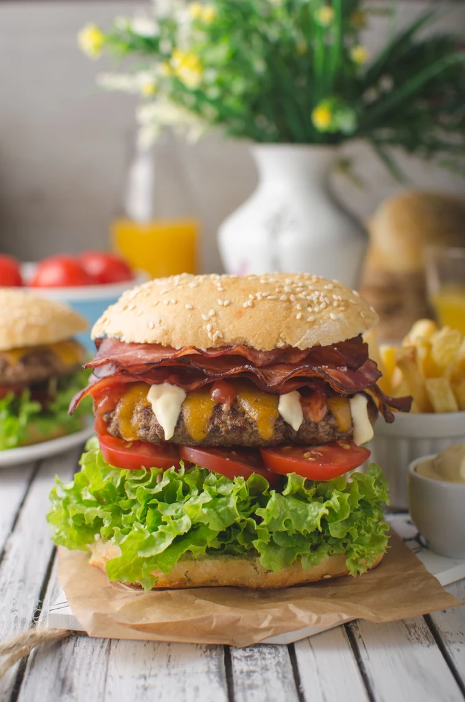 Cheeseburger z bekonem