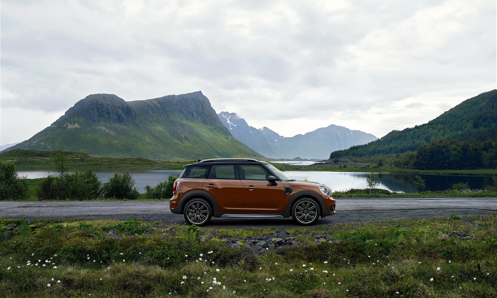 MINI Countryman czuje się jak u siebie zarówno w mieście, jak i poza nim 