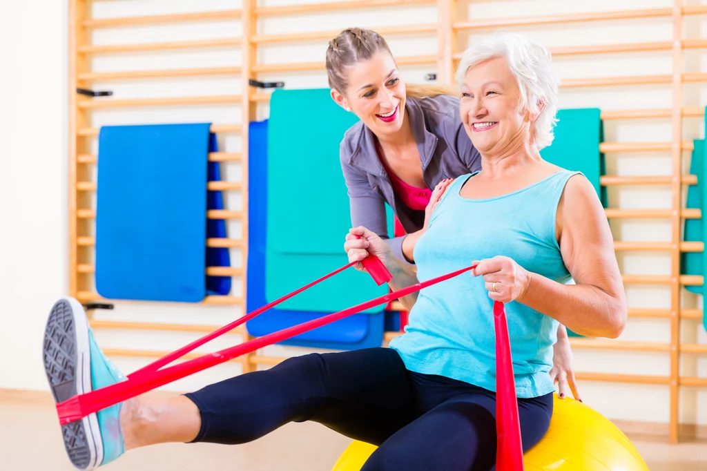 Ćwiczenia z taśmą poprawiają gibkość, wytrzymałość i elastyczność mięśni