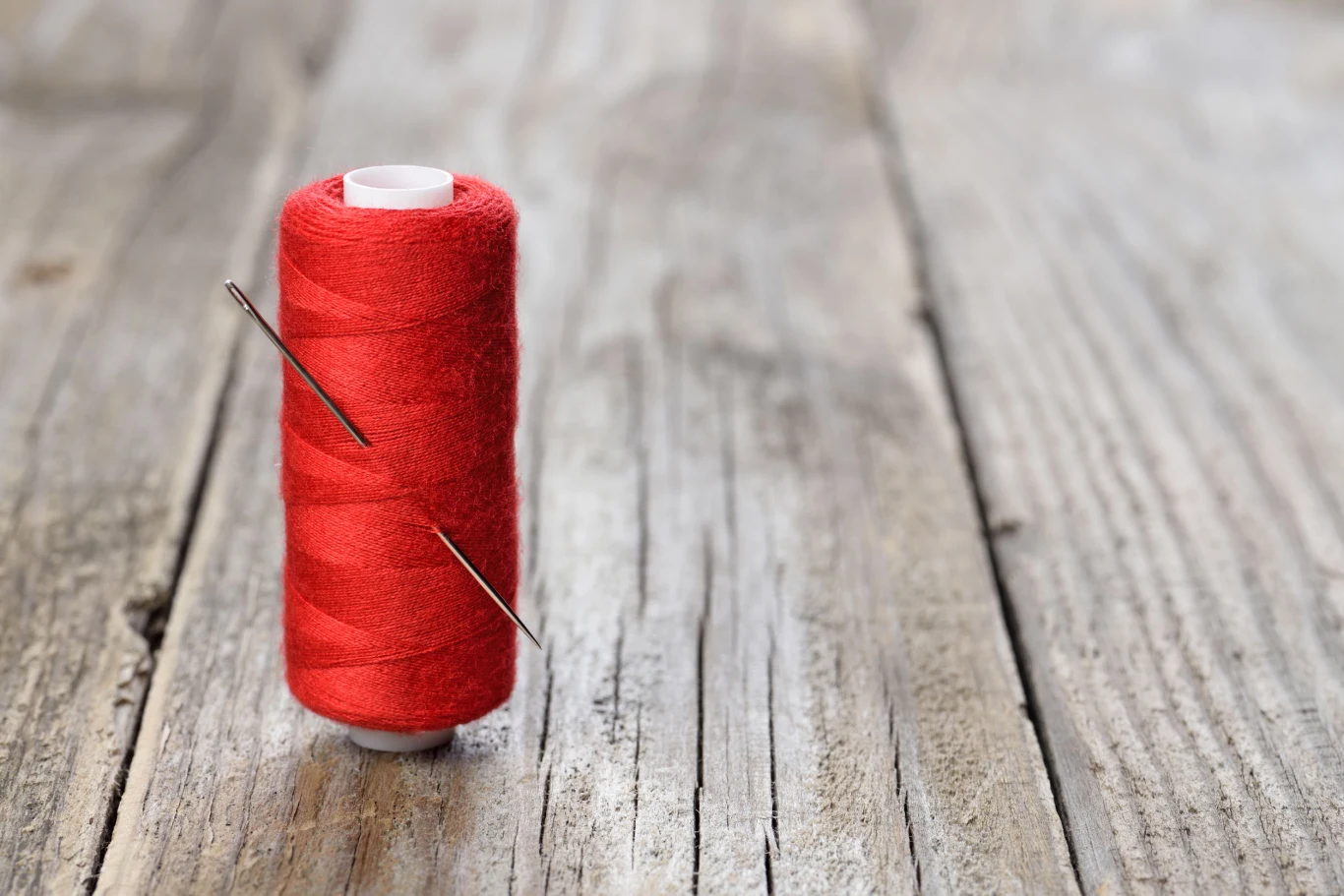 Nam służy do szycia. W czasie wojny była jednak narzędziem do zabijania noworodków