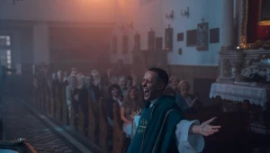 Kadr z filmu "Boże Ciało" Jana Komasy