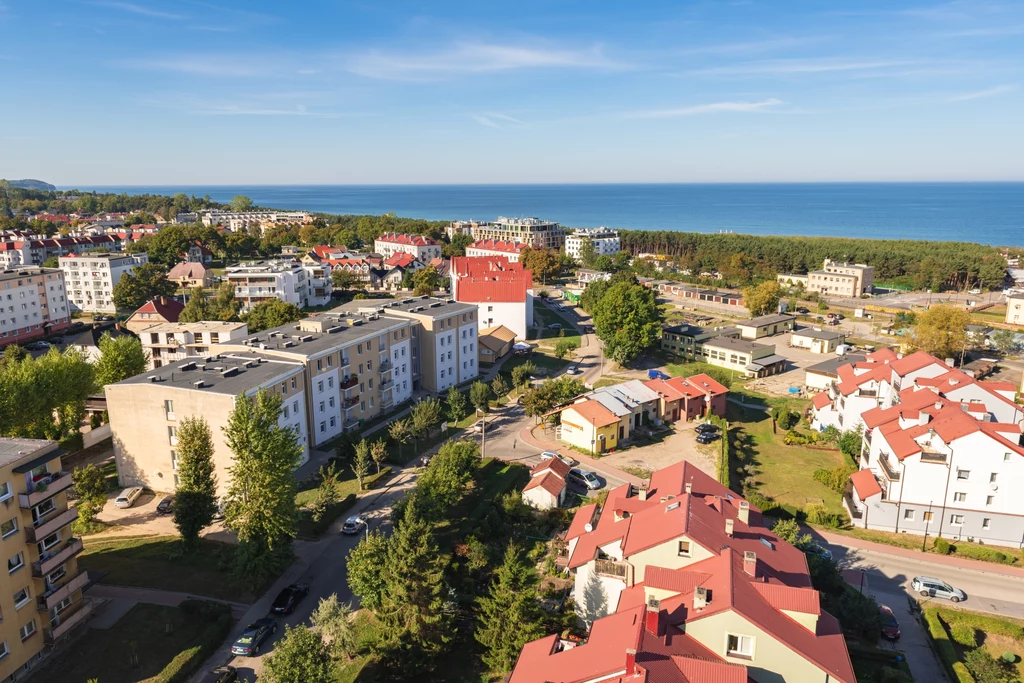 Na styku półwyspu ze stałym lądem znajduje się Władysławowo, słynne z ładnych plaż i Alei Gwiazd Sportu, która powstała obok Ośrodka Przygotowań Olimpijskich Cetniewo. Z kolei w Ocean Parku można podziwiać zwierzęta morskie prawdziwej wielkości. Zrobią wrażenie na dużych i małych. Na styku półwyspu ze stałym lądem znajduje się Władysławowo, słynne z ładnych plaż i Alei Gwiazd Sportu, która powstała obok Ośrodka Przygotowań Olimpijskich Cetniewo. Z kolei w Ocean Parku można podziwiać zwierzęta morskie prawdziwej wielkości. Zrobią wrażenie na dużych i małych.