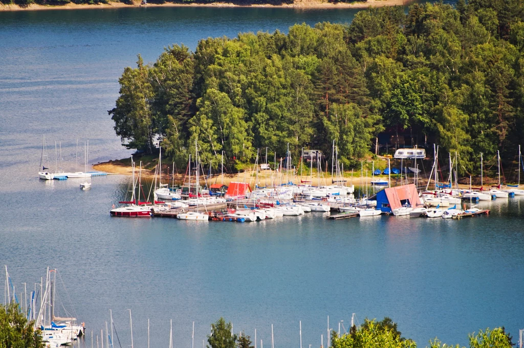 Z czasem doceniono walory turystyczne jeziora Solińskiego