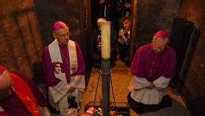 Abp Ludwig Schick (L) i abp Marek Jędraszewski (P) podczas uroczystości związanych z 78. rocznicą śmierci ojca Maksymiliana Kolbego