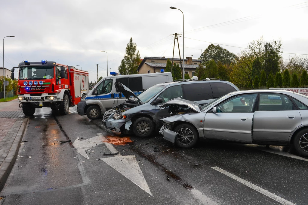 Na skrzyżowaniach często dochodzi do kolizji i wypadków. Ale rzadko są to zdarzenia śmiertelne