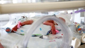 Jeden z sześcioraczków urodzonych w Krakowie